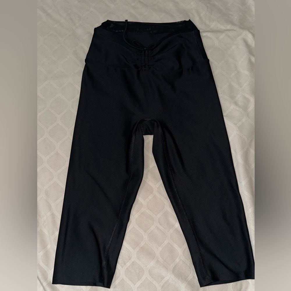 ALO Yoga Divine Capri Leggings